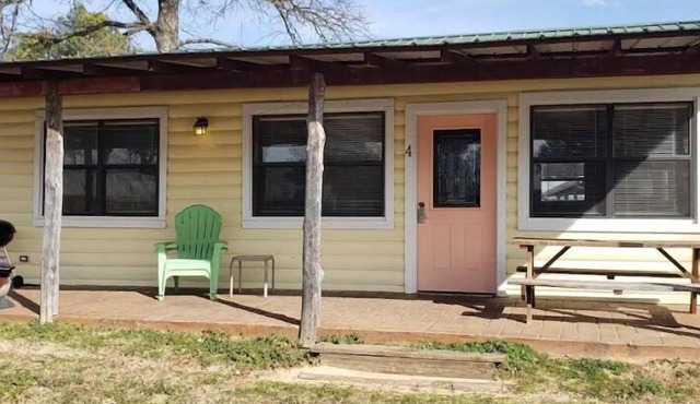 Cabin #4 at Snug Harbor Cabins Lake Eufaula, OK