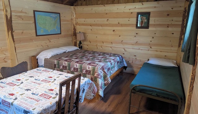 Cabin 4 at Sportsman’s Lodge, Rustic Cabin 4 at Sportsman's Lodge