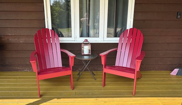 Cabin - 4 miles from Holiday Valley. Peaceful setting with hot tub.