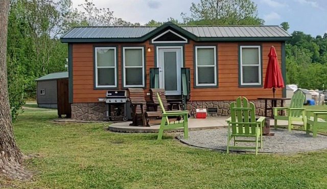 Cabin 4 - Stay like royalty. Sit on your concrete patio overlooking the beautiful Youghiogheny River.