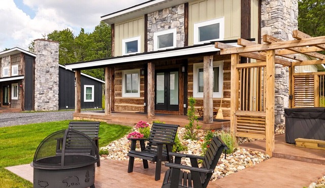 Cabin 4 Two Bed Modern Luxury w Hot Tub