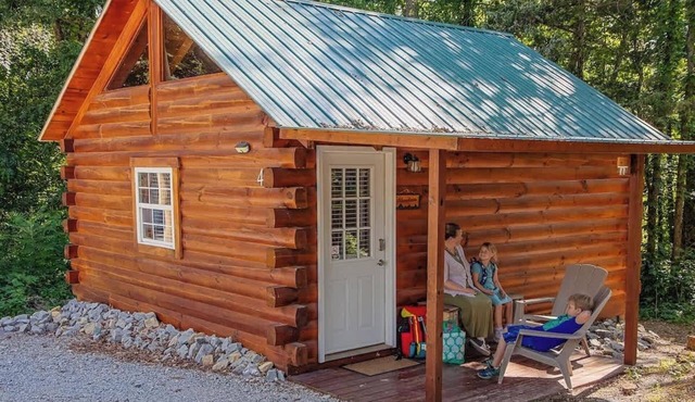 Cabin 4 - Very Romantic, King bed, Full Kitchen