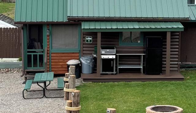 Cabin 4 Waterfront - Three Pines Lodging & Marina