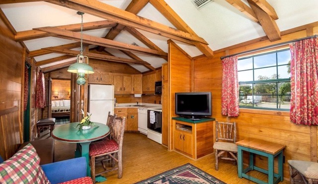 Cabin#408 on LakeSeminole/10mins to Beach/Dog Friendly/Prime Location/BOOK TODAY