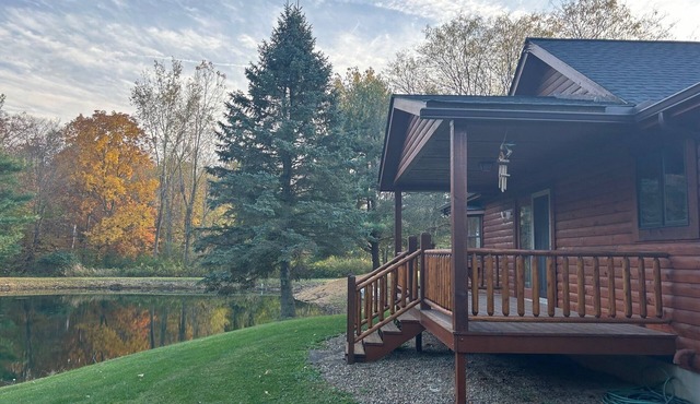 Cabin 42, Private 11 acres, pond & wooded view