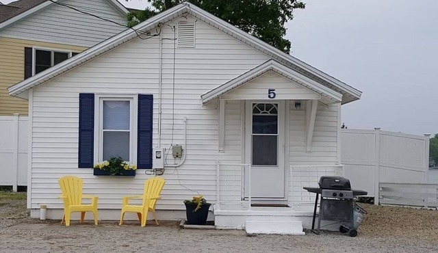 Cabin 5 at Dockside Lake Resort