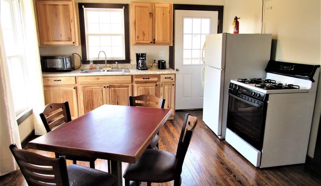 Cabin 5 at Kentucky Lake's Lynnhurst Family Resort
