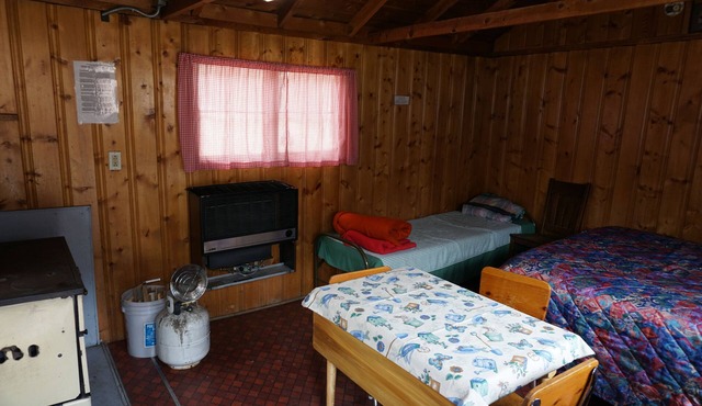 Cabin 5 at Sportsman’s Lodge, Rustic Cabin 5 at Sportsman's Lodge