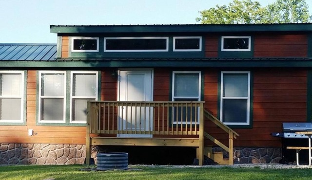 Cabin 5 - Beautiful spacious cabin w/loft and lots of windows! Breathtaking view with facing the river.