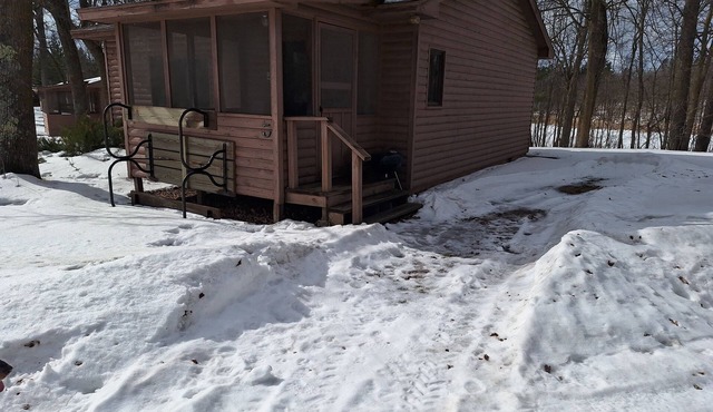 Cabin 5. Charming 2-bedroom cabin at Family Friendly Resort near Park Rapids MN
