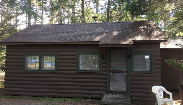 CABIN #5 (Loon) Cozy and comfortable 2 bedroom cabin with nice view of the lake!