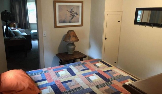 Cabin 5 - Pet Friendly updated 3 bedroom Cabin with 1 Boat Slip Included