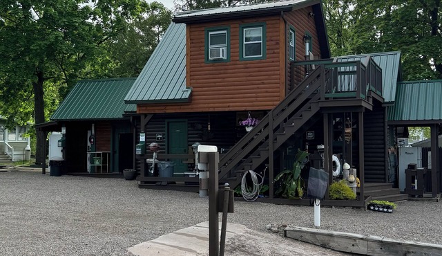 Cabin 5 - Three Pines Lodging & Marina - Waterfront Nightly Rental