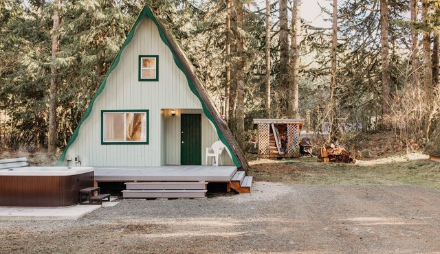 Cabin 54 - A Nostalgic and Rustic Mountain Retreat