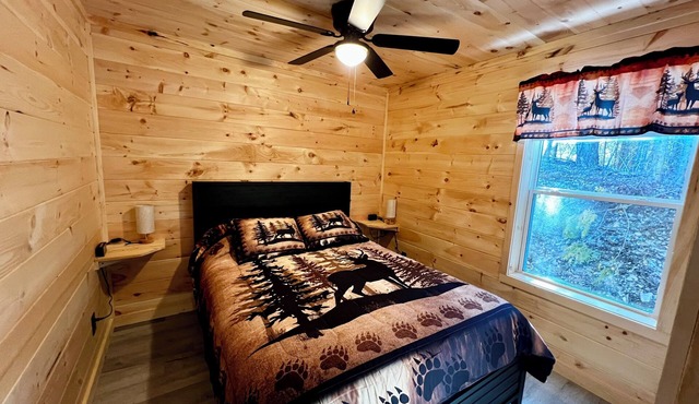 Cabin 5nCozy 3-bedroom cabin located on the atv&snowmobile trail.
