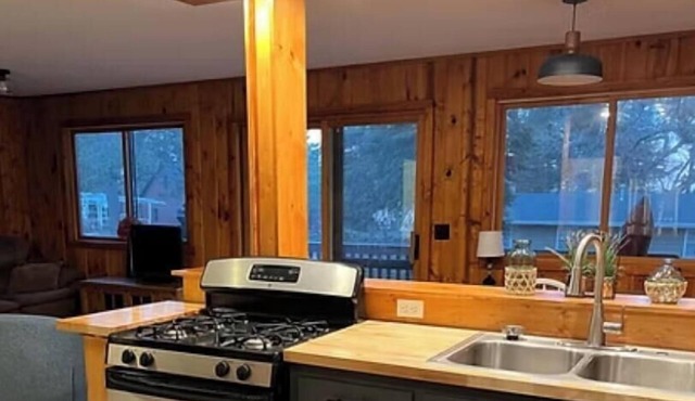 Cabin 6 at Heath's Resort