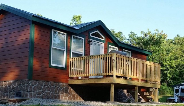 Cabin 6 - Beautiful location with a great view of the river. Perfect for any size family!