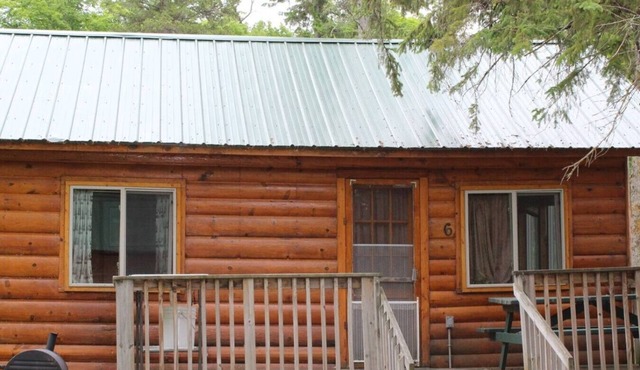 Cabin 6 - Classic cabin with a dockside deck
