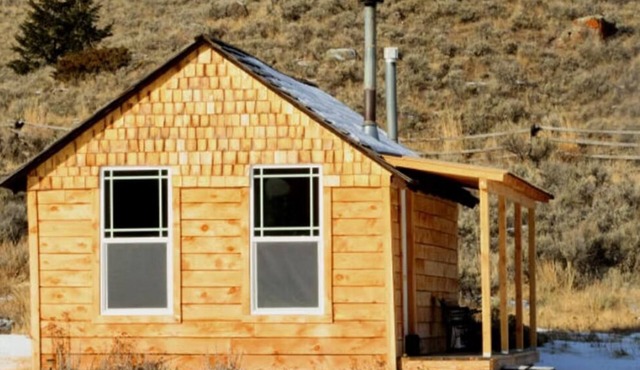 Cabin #6: Remote, cozy cabin located on Elk Lake-1 hour from Yellowstone.