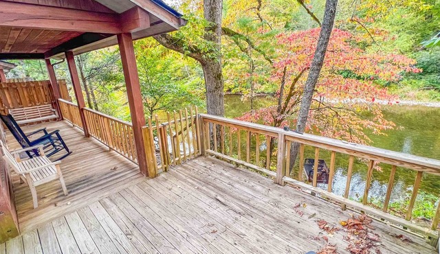 Cabin #6 - Riverfront w/Gas Fireplace & more!