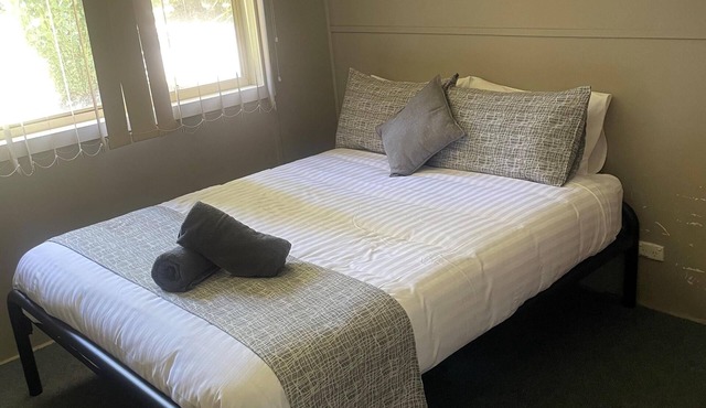 CABIN 6 - Two Bedrooms, sleep up to 6