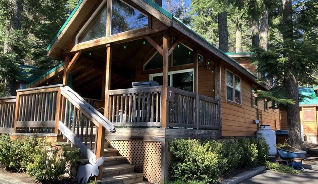 Cabin #7 at Hyatt Lake Resort