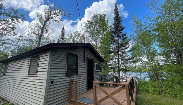 Cabin 7 "Bayside" 2 BR, 4 pp, lakefront with dock, access to boats!