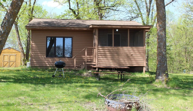 Cabin #7 Cozy Lakefront Cabin