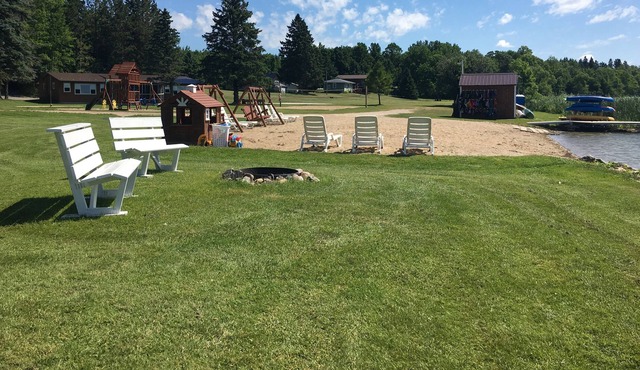 Cabin 7 Family/Pet Friendly Resort Amenities Beach Dock Fishing Resort Amenities