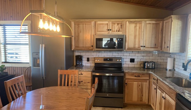 Cabin 8 - Beautiful Cabin overlooking Bull Shoals Lake