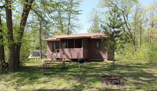 Cabin #8 Cozy Lakefront Cabin
