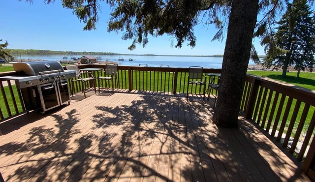 Cabin 8 Lakefront Resort