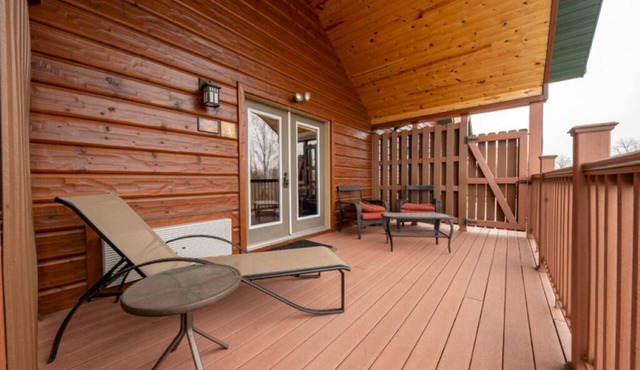 Cabin 8 Our Romantic Suite offers a jetted tub and views of Mille Lacs lake