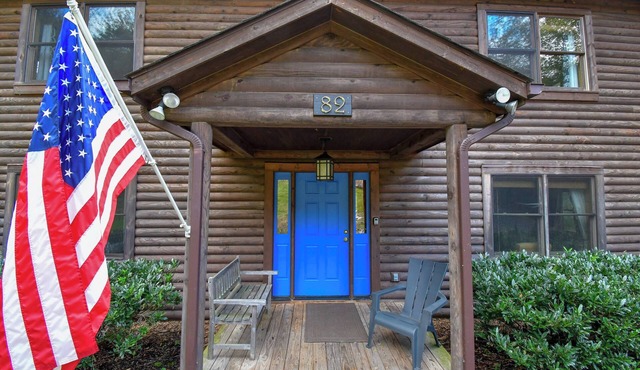 Cabin 82 - The Marshall - 6 bedrooms, sleeps 12, minutes from downtown Lexington