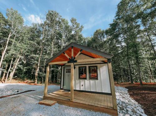Cabin #9 One Bedroom with Kitchenette