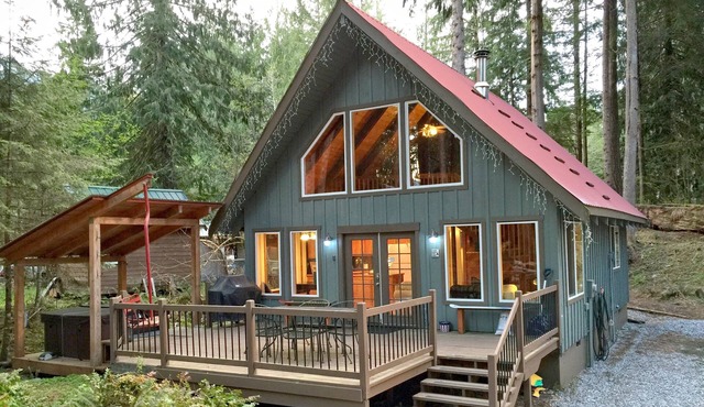 Cabin 99 is a Charming Cabin with a hot tub and Pet Friendly