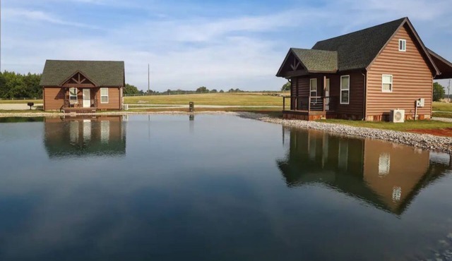 Cabin A by the Pond - King Bed - Swimming Pool