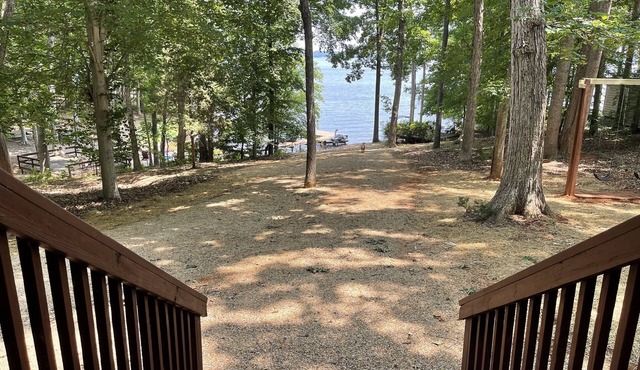 Cabin' A Good Time - Lake Front Property