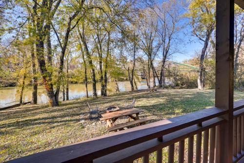 Cabin Along Rough River! Views, Fire Pit and Grill
