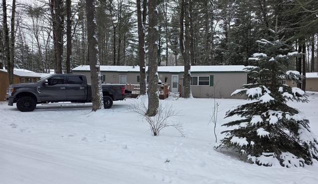 Cabin and bunkhouses on Lake Noquebay - 1 minute from boat launch