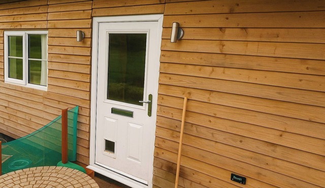 Cabin at Animal Rescue Sanctuary - Sleeps 2