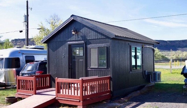 Cabin at Blue Lake in Central Washington (Cabin 2)