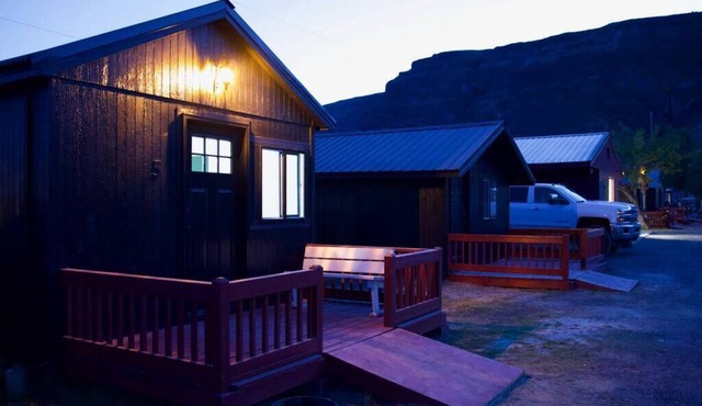 Cabin at Blue Lake in Central Washington (Cabin 3)