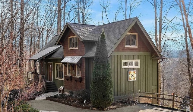 Cabin at Maggie Valley Golf Club | Tennis, Pool, Gym