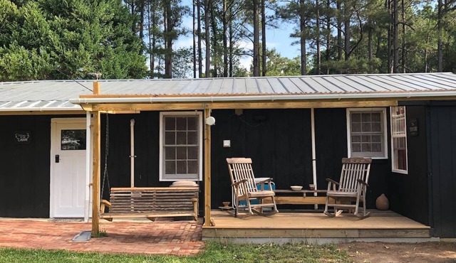 Cabin at Meadow Springs, lakes and walks on 51+acres in Warrenton GA