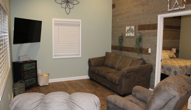 Cabin at Oak Hollow Campground - Located between St Patrick and Lake of the Oaks