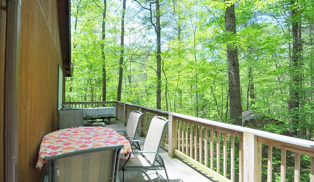 Cabin at Sleepy Creek - Charming Cabin