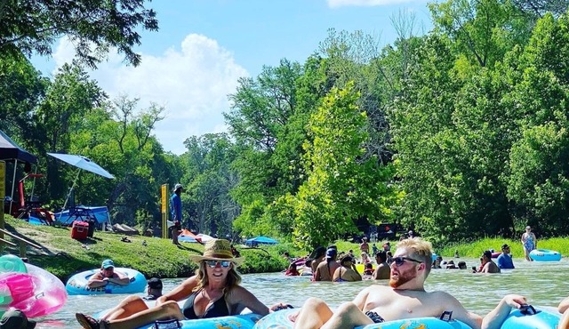 Cabin at Son's Blue River Camp! Stay here & enjoy the gorgeous San Marcos River!