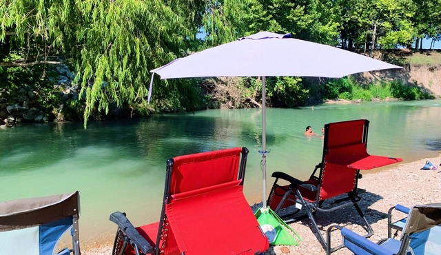 Cabin at Son's Blue River Camp! Stay here & enjoy the gorgeous San Marcos River!