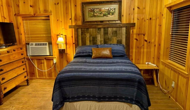 Cabin at Sunset Ranch with Sunset Resort on Medina Lake access!